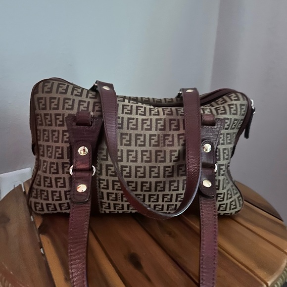 Fendi Shoulder Bag VINTAGE EXCELLENT CONDITION

AUTHENTIC - Picture 12 of 13